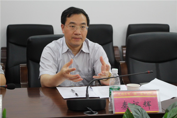 县人大常委会副主任谢文军等一行8人前来我校就区校合作事宜进行洽谈