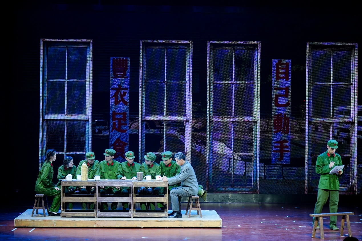 湘江之畔演绎归国赤子心 原创话剧《钱学森》走进湖南中医药大学_fororder_6