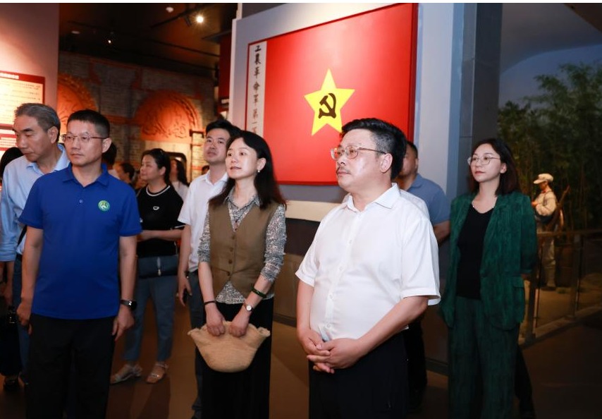 红色热土受洗礼 同心聚力送健康 产业赋能促发展 ——我校赴桂东开展“同心·健康行”暨党外代表人士谈心谈话活动