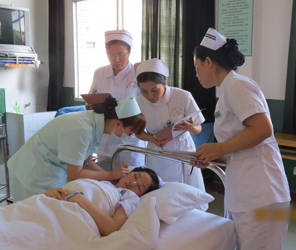 附一院开展中医护理基本技能竞赛