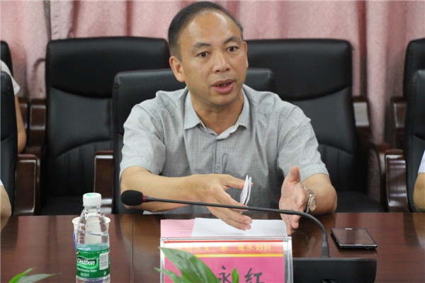 县人大常委会副主任谢文军等一行8人前来我校就区校合作事宜进行洽谈