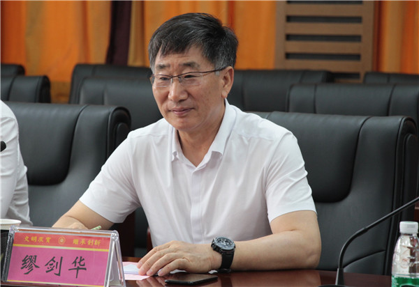 广西药用植物园缪剑华一行来访座谈交流