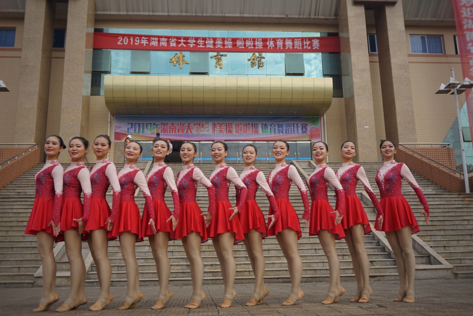 高考生之体育舞蹈_招体育专业生_舞蹈专业生和普高舞蹈生