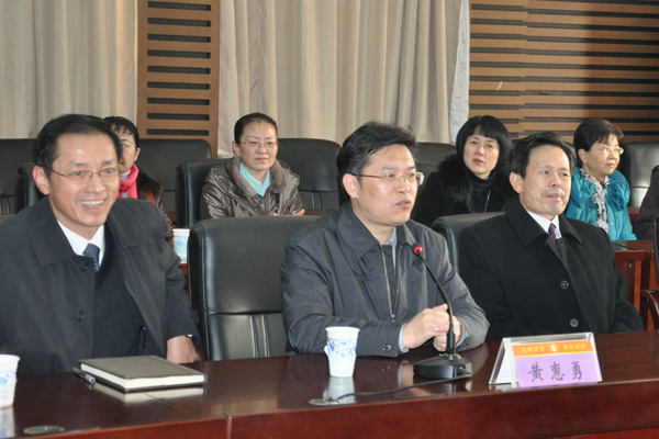 校(院)党委书记黄惠勇,大学校长廖端芳,大学党委副书记,副校长黄政德